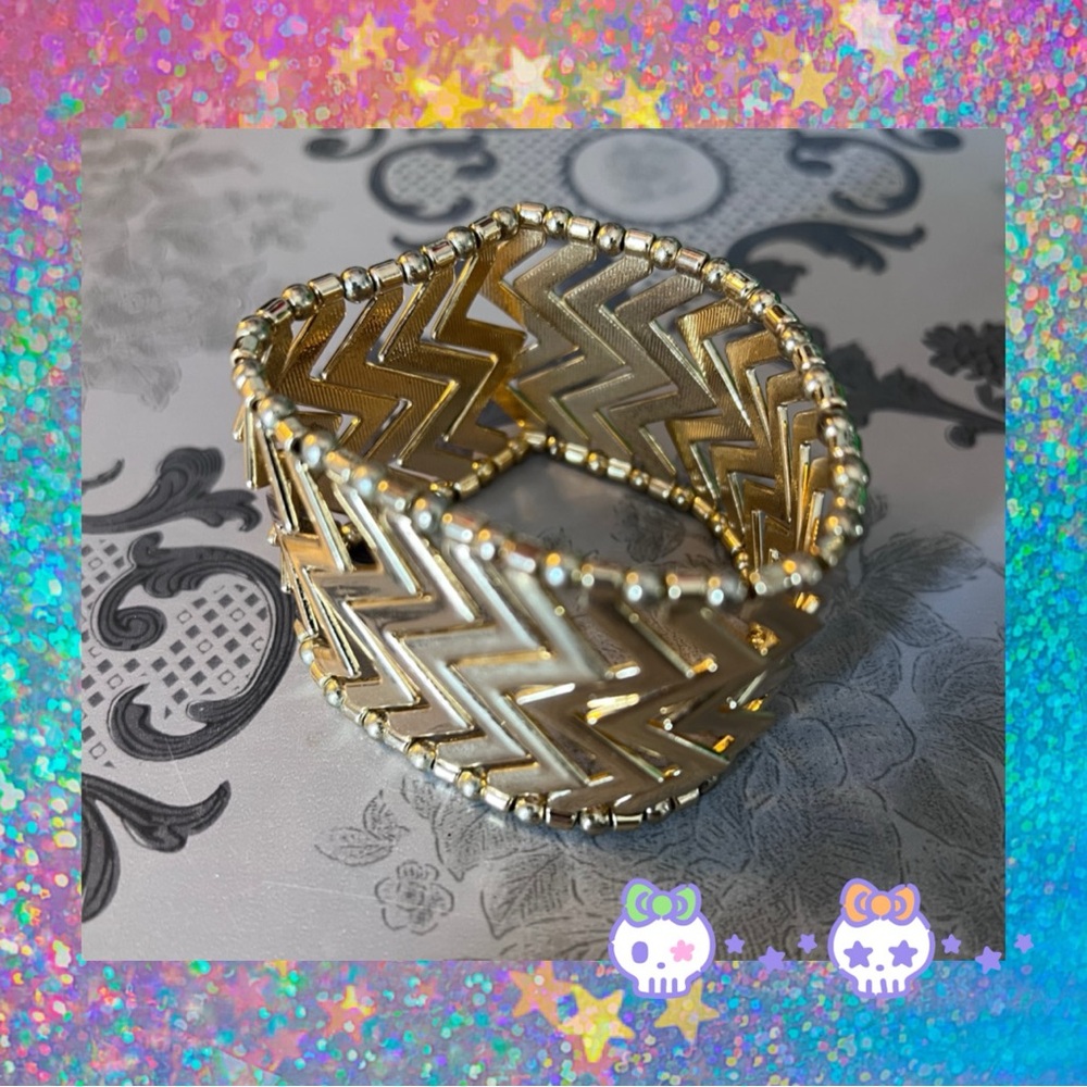 💀 Chevron Bracelet